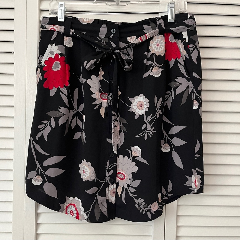 Loft Mini skirt floral print round hem, lace tie on waist with pockets, Size M